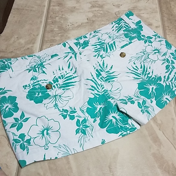 Shorts - Picture 2 of 3